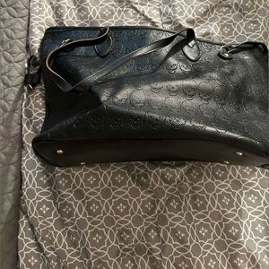 Black bag with skulls